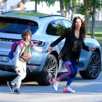 Severina dovodi sina u osnovnu školu Matije Gupca