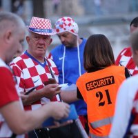 Hrvatski navijači ispred stadiona Poljud