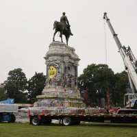 Uklonjen kip konfederacijskog zapovjednika Roberta E. Leeja