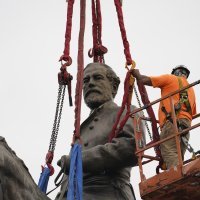 Uklonjen kip konfederacijskog zapovjednika Roberta E. Leeja