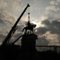 Uklonjen kip konfederacijskog zapovjednika Roberta E. Leeja