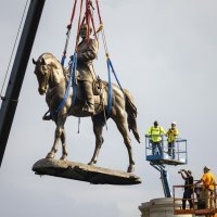 Uklonjen kip konfederacijskog zapovjednika Roberta E. Leeja