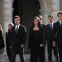 Belmondova kćer Stella Belmondo (u sredini), unuk Victor Belmondo (desno) i ostala unučad