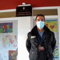 Zaštitari ispred škole u Krapinskim toplicama