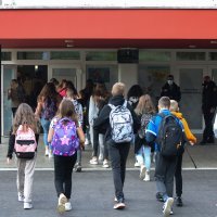 Zaštitari ispred škole u Krapinskim toplicama