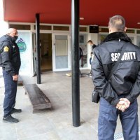 Zaštitari ispred škole u Krapinskim toplicama