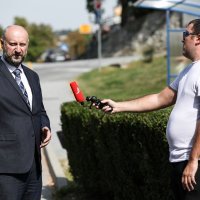 Drama ispred Osnovne škole Krapinske Toplice i dalje se nastavlja, stigla policija i župan