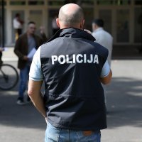 Drama ispred Osnovne škole Krapinske Toplice i dalje se nastavlja, stigla policija i župan