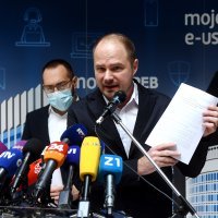 Tomislav Tomašević, Danijela Dolenec, Luka Korlaet