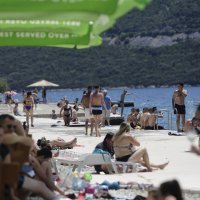 Velike gužve na plažama u Neumu