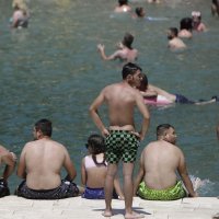 Velike gužve na plažama u Neumu