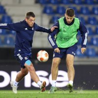 Nogometaši Dinama odradili trening na Cegeka Areni