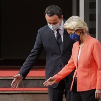Predsjednica Europske komisije Ursula von der Leyen i kosovski premijer Albin Kurti