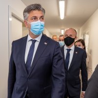Plenković i suradnici na otvorenju zgrade Razvojnog Centra Ličko-senjske županije