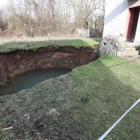 Urušne vrtače u Mečenčanima