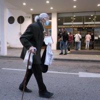 Kontrola covid potvrda na ulazu u KBC Zagreb