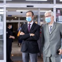 Split: Ispred KBC Split održan prosvjed podrške zdravstvenim radnicima