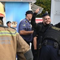 Policija intervenirala pri uklanjanju bespravnog kioska na rivi