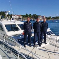 Pomorski policajci spasili posadu s goruće ribarice