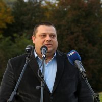 U Novoj Gradiški svečano otkriven spomenik Toši Proeskom