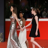 Angelina Jolie, Zahara i Shiloh
