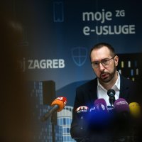 Konferencija za medije Tomislava Tomaševića