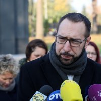 Tomašević položio vijence na Mirogoju