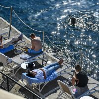 Dubrovnik: Toplo vrijeme izmamilo mnoge 30. listopada u šetnju, a hrabrije i na kupanje