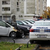 Automobil u Gajnicama se zapalio pa dva puta eksplodirao