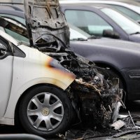 Automobil u Gajnicama se zapalio pa dva puta eksplodirao