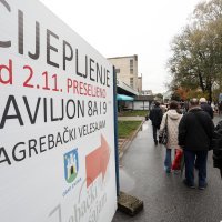 Gužva u novim paviljonima za cijepljenje protiv covida-19 na Zagrebačkom velesajam