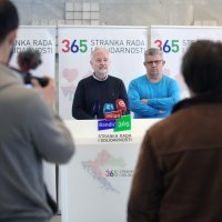 Konferencija za medije Stranke rada i solidarnosti o dugu Grada Zagreba