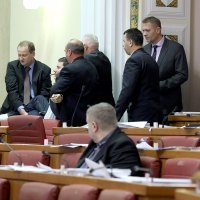 Saborska straža izbacila Ivana Pernara iz sabornice (2)