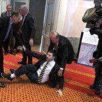 Saborska straža izbacila Ivana Pernara iz sabornice (3)