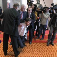 Saborska straža izbacila Ivana Pernara iz sabornice (5)