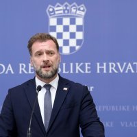 Ministar Banožić obratio se medijima nakon sastanka s Plenkovićem i generalima