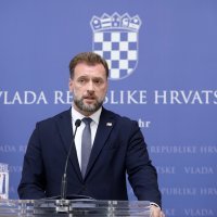 Ministar Banožić obratio se medijima nakon sastanka s Plenkovićem i generalima