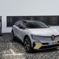 Parkiranje jednom papučicom: Renaultov napredni sustav pomoći pri parkiranju zamijenio je Easy Park Assist