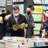 Na punktu ispred glavnog ulaza u vremenu održavanja Interlibera moguće je brzo antigensko testiranje po cijeni od 50 kuna. Posjetitelji dobivaju jednokratnu narukvicu te ulaznicu za sajam s kojom prolaze kroz mehaničke barijere i ulaze u prostor sajma.