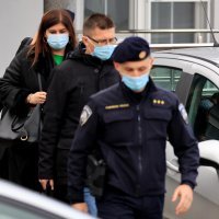 Vinkovci: Uhićena Gabrijela Žalac odlazi iz kuće u pratnji istražitelja