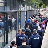 Gužva na cijepljenju protiv covida u Dubrovniku