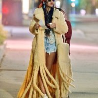 Rihanna u teddy kaputu torbom Bottega Veneta