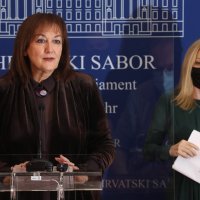 Dubravka Šuica i Marijana Petir održale konferenciju za medije