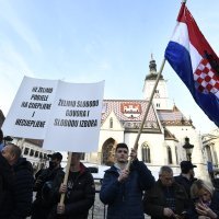 Prosvjed protiv covid potvrda u Zagrebu