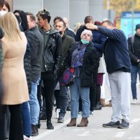 Zaposlenici Zagrebačkog holdinga čekaju u redu za testiranje