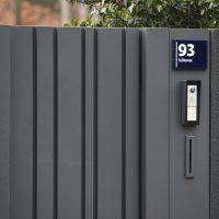 Anto Nobilo ispred kuće Piruške Canjuge