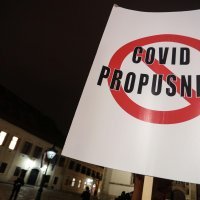 Prosvjed protiv covid mjera na Markovom trgu