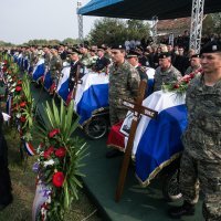 Pogreb 13 osoba iz Sotina