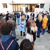 Split: Prosvjednici protiv obaveznih covd potvrda ispred Županije