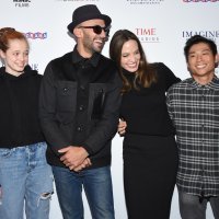 Angelina Jolie sa Shiloh i Paxom i francuskim umjetnikom JR-om